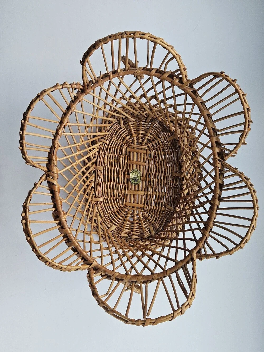 scalloped edge vintage wicker boho hanging display decor basket handles Portugal
